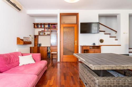 Villa Violeta with the sea view, 3 min walk to the beach, Split (photo 8)