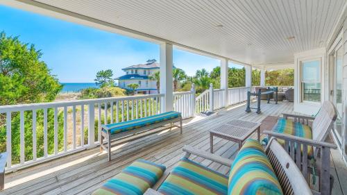 Blue Dolphin home by Peace Vacations in Debidue Island (SC)