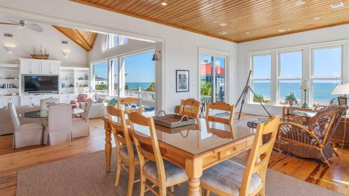 Blue Dolphin home by Peace Vacations in Debidue Island (SC)