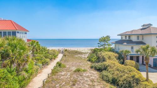Blue Dolphin home by Peace Vacations in Debidue Island (SC)