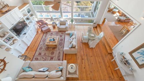 Blue Dolphin home by Peace Vacations in Debidue Island (SC)