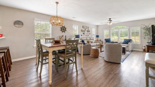 Anchors Away II in this Spacious and Beautiful Condo overlooking Pond and 4th Hole condo in Pawleys Island, USA