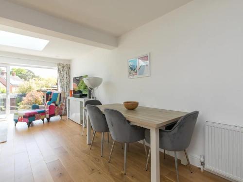 Facilities, Super Chic Apartment in Beautiful Sunninghill - Pass the Keys in Ascot