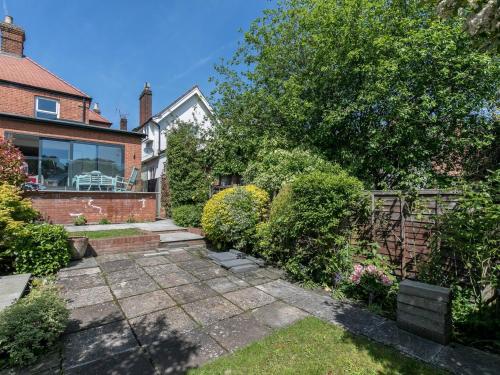 Facilities, Super Chic Apartment in Beautiful Sunninghill - Pass the Keys in Ascot