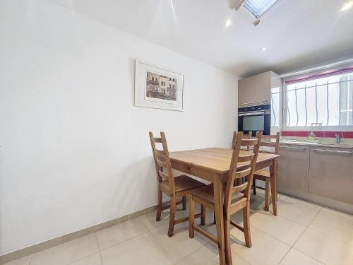 One-Bedroom House image 2