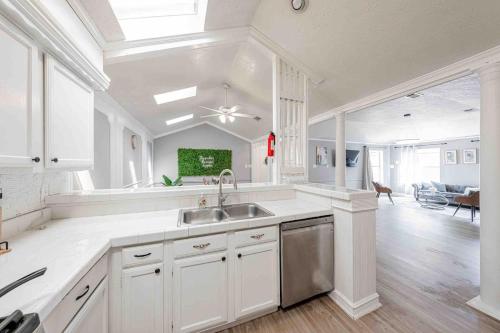 2431 Cozy 3BR IAH George Bush Airport 11 Guests in Houston, USA