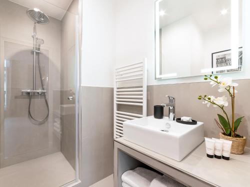 LivinParis - Luxury AC 3 Bedrooms Le Louvre I - image 14