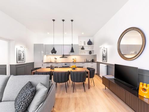 LivinParis - Luxury AC 3 Bedrooms Le Louvre I - main image