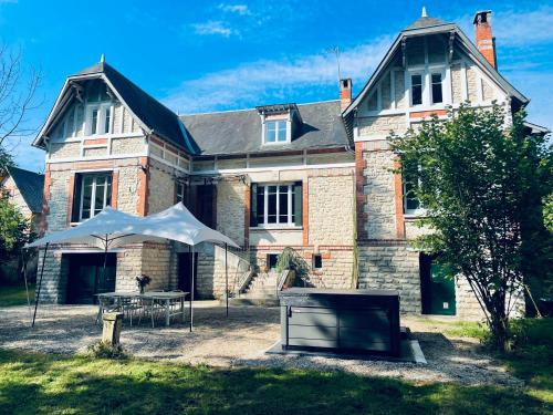 Maison de maître 15 personnes gîte à louer Trucy