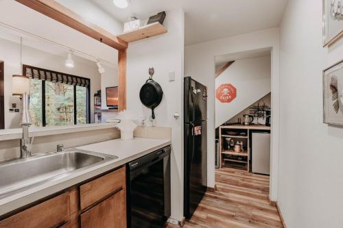 91SW - Wi-Fi - Pets Ok - Sleeps 6 condo, Glacier (foto 7)