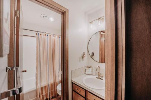 91SW - Wi-Fi - Pets Ok - Sleeps 6 condo, Glacier (foto 10)