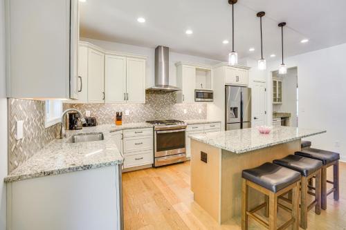 Near Horse Races and Golf - Home in Saratoga Lake! in Saratoga Springs, USA