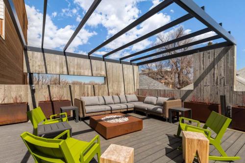 Modern Elegance on Linden - Walk, Bike Everywhere! in Old Town