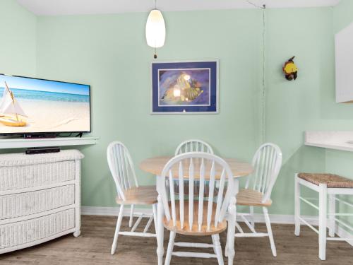 Summer Breeze Condominium 211 - image 11