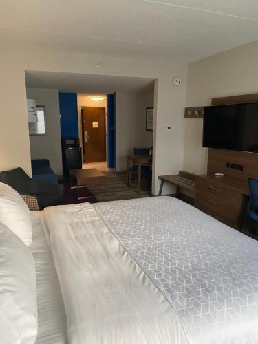 Holiday Inn Express Hotel & Suites Warrenton by IHG in Warrenton, USA