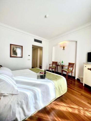 2 twin beds
