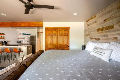 Der Steiermark Unit 108 - Cozy King Studio Off Main St & Peak 9 Base w AC, Balcony, Shared Hot Tub & Free Parking - No Fireplace, Breckenridge (Foto 8)