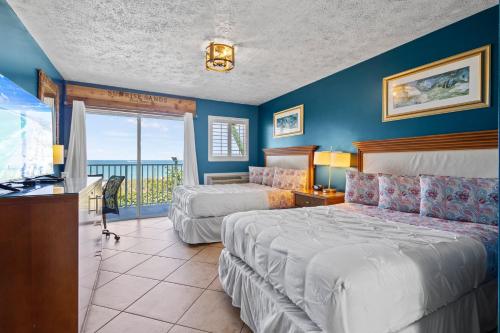 Ocean View Hotel Room with Balcony- 2 Full Beds #20 in Fort Pierce, USA