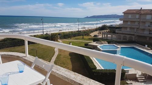 Apartment with Sea View image 7