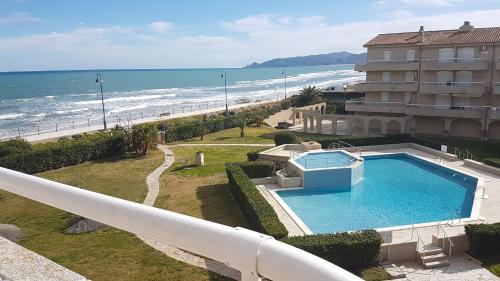 Apartment with Sea View image 6