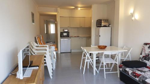 Apartment with Sea View image 3