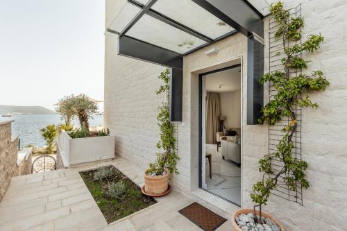 Savina Beachfront Oasis in แฮร์เซ็ก โนวี่