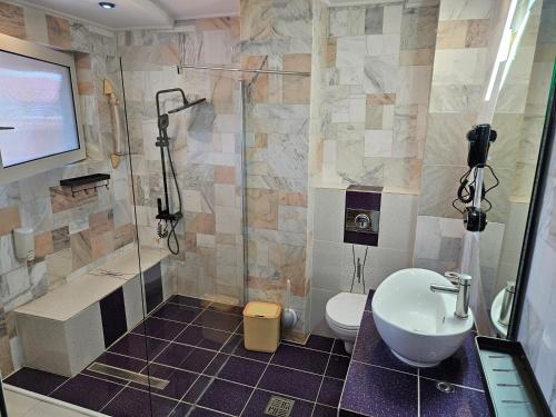 Amethyst House - image 11