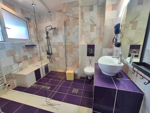 Amethyst House - image 4