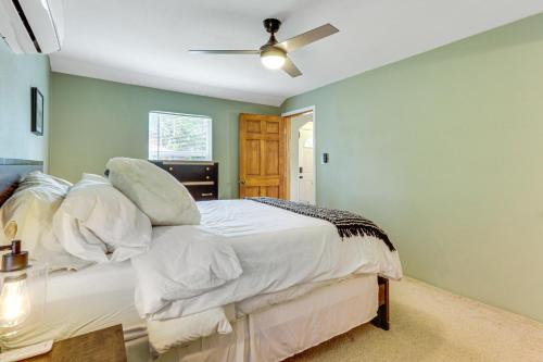 Coeur dAlene Cottage about 1 Mi to Downtown!