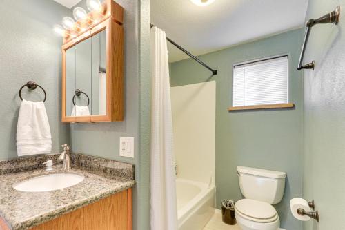 Coeur dAlene Cottage about 1 Mi to Downtown!