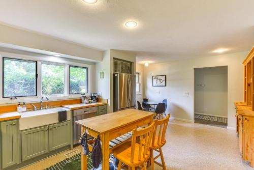 Charming Union Pier Home with Deck Half-Mi to Beach in Union Pier, USA