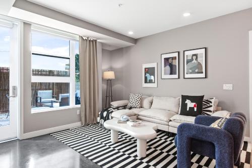 Cozy Oasis in West Hollywood! Free Parking and Swimming pool in Los Angeles, USA