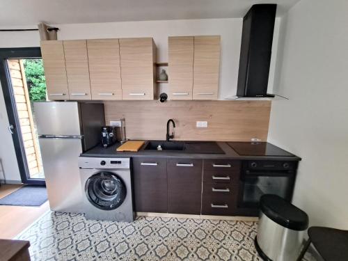 virtuve, Les Fleurs de Lin - logement neuf entre Etretat et Veules les Roses avec jardin clos et parking in Canouville