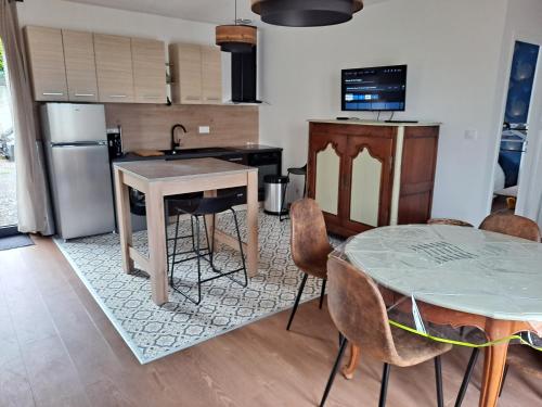 virtuve, Les Fleurs de Lin - logement neuf entre Etretat et Veules les Roses avec jardin clos et parking in Canouville
