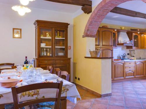 Holiday Home La Fenice - 08 pax by Interhome in Camporgiano