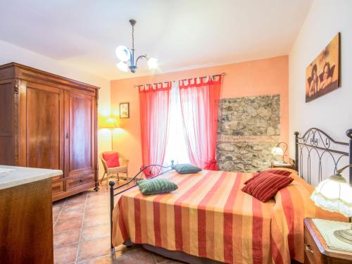 Holiday Home La Fenice - 08 pax by Interhome in Camporgiano
