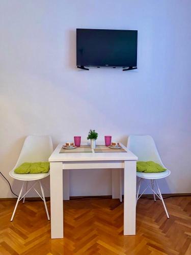 One-Bedroom Apartment image 3