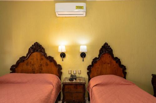 1 double bed, 1 twin bed