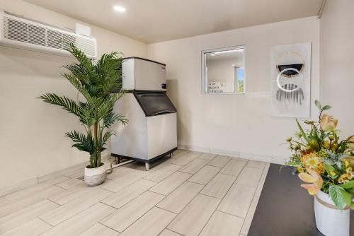 Econo Lodge Stockton near I-5 Fairgrounds Econo Lodge Stockton near I-5 Fairgrounds