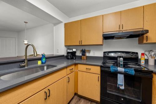 3 MI to USF Pool GYM & Pet Friendly 3 MI to USF Pool GYM & Pet Friendly