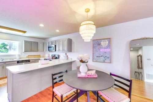 Chic Morgantown Vacation Rental - 2 Mi to WVU! in Morgantown, USA