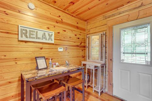 Owls Nest Pet-Friendly Cabin with Private Hot Tub in Ranger, USA