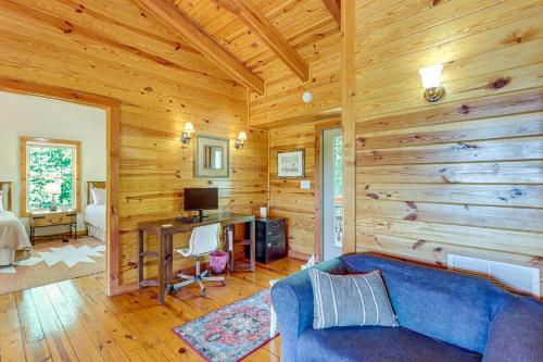 Owls Nest Pet-Friendly Cabin with Private Hot Tub in Ranger, USA