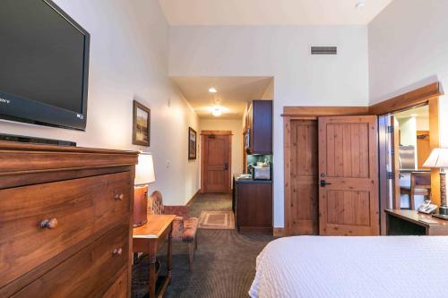 Catamount Lodge 405A by East West Hospitality, Truckee