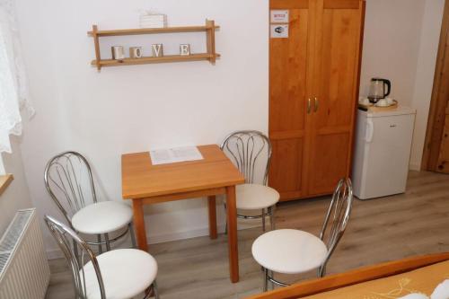 Quadruple Room with Bathroom image 3