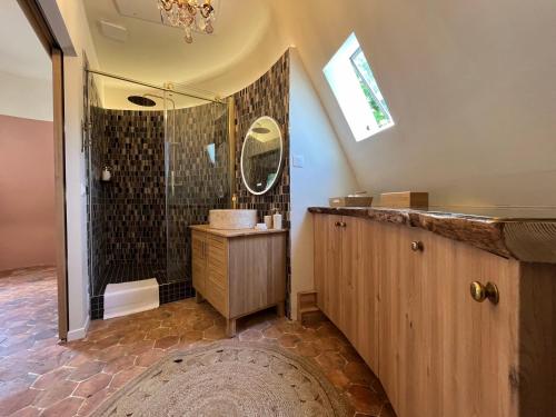 ห้องน้ำ, La Tour du Château - Domainepona (La Tour du Chateau - Domainepona) in คอลเลอเจียน