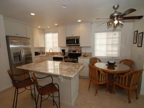 4 Bedrooms in Newport Beach, USA
