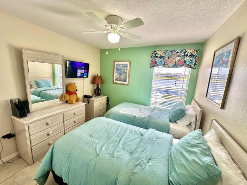 EP1015SEL - 4 bedrooms pool home on a lake EP1015SEL - 4 bedrooms pool home on a lake