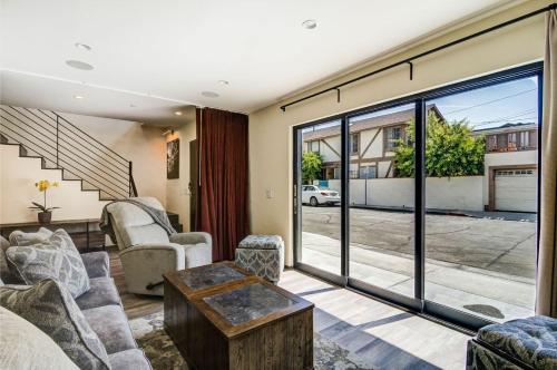 209 9th St in Newport Beach, USA