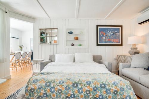 Pocasset Home with Kayaks and Bikes Walk to 2 Beaches in Pocasset, USA
